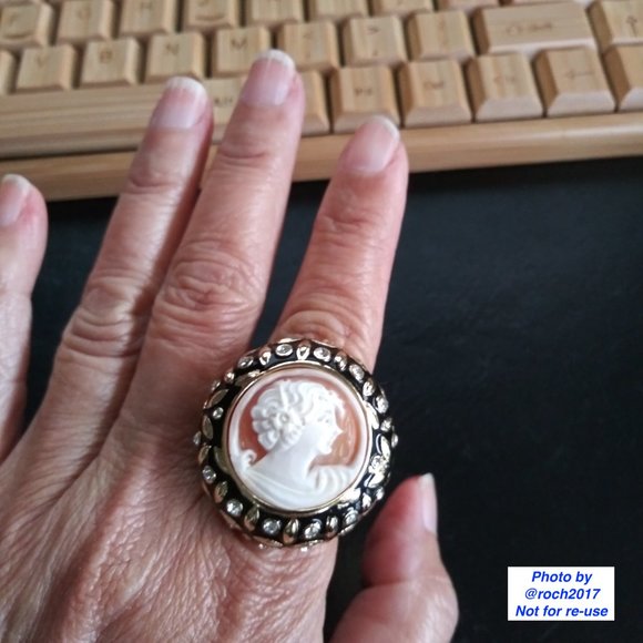 Amedeo NYC Medioevo Cameo Ring - Picture 10 of 12